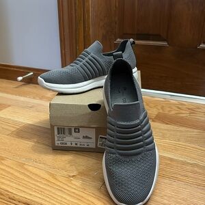 Clark’s Ezra Walking shoe sz 9 gently worn